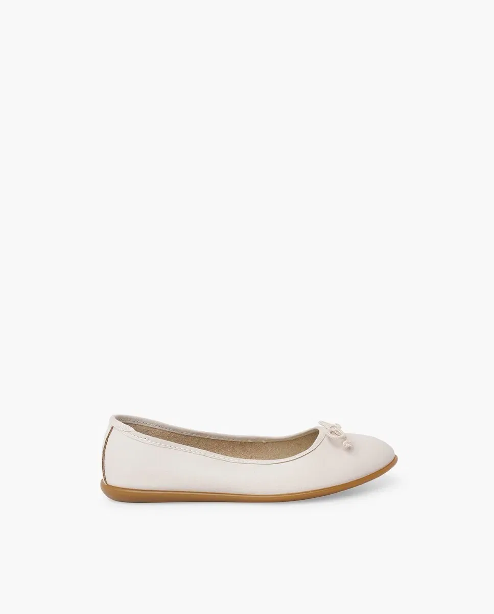 Детские балетки для девочек с лакированным бантом Pisamonas, Beige