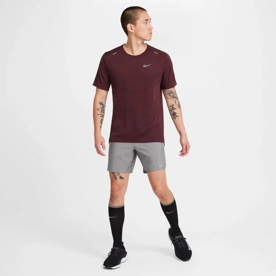 Футболка спортивная с коротким рукавом Dri-FIT Rise 365 Nike, S, Бордовый — фото 3