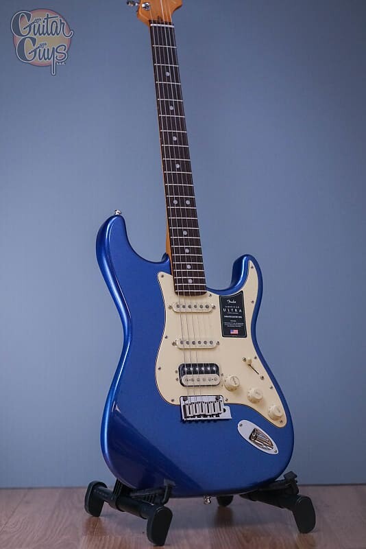 

Fender American Ultra Stratocaster HSS RW Cobra Blue