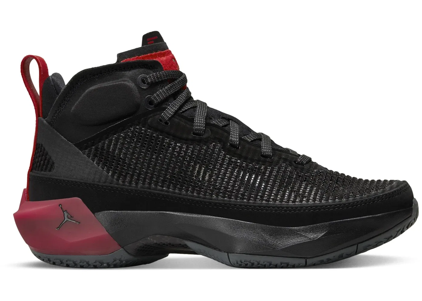 Детские кроссовки для баскетбола Jordan 37 Jordan, Black/University Red/Dark Grey/Metallic Gold