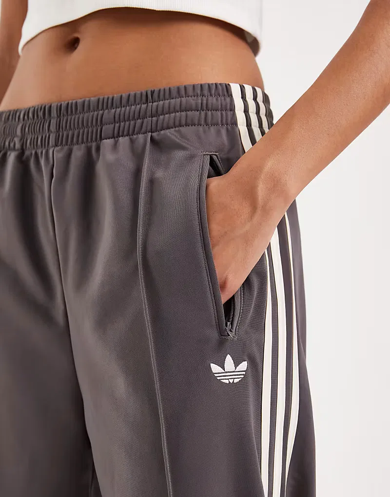 Свободные спортивные брюки Adidas Originals Firebird в угольно-сером и кремовом х — фото 4