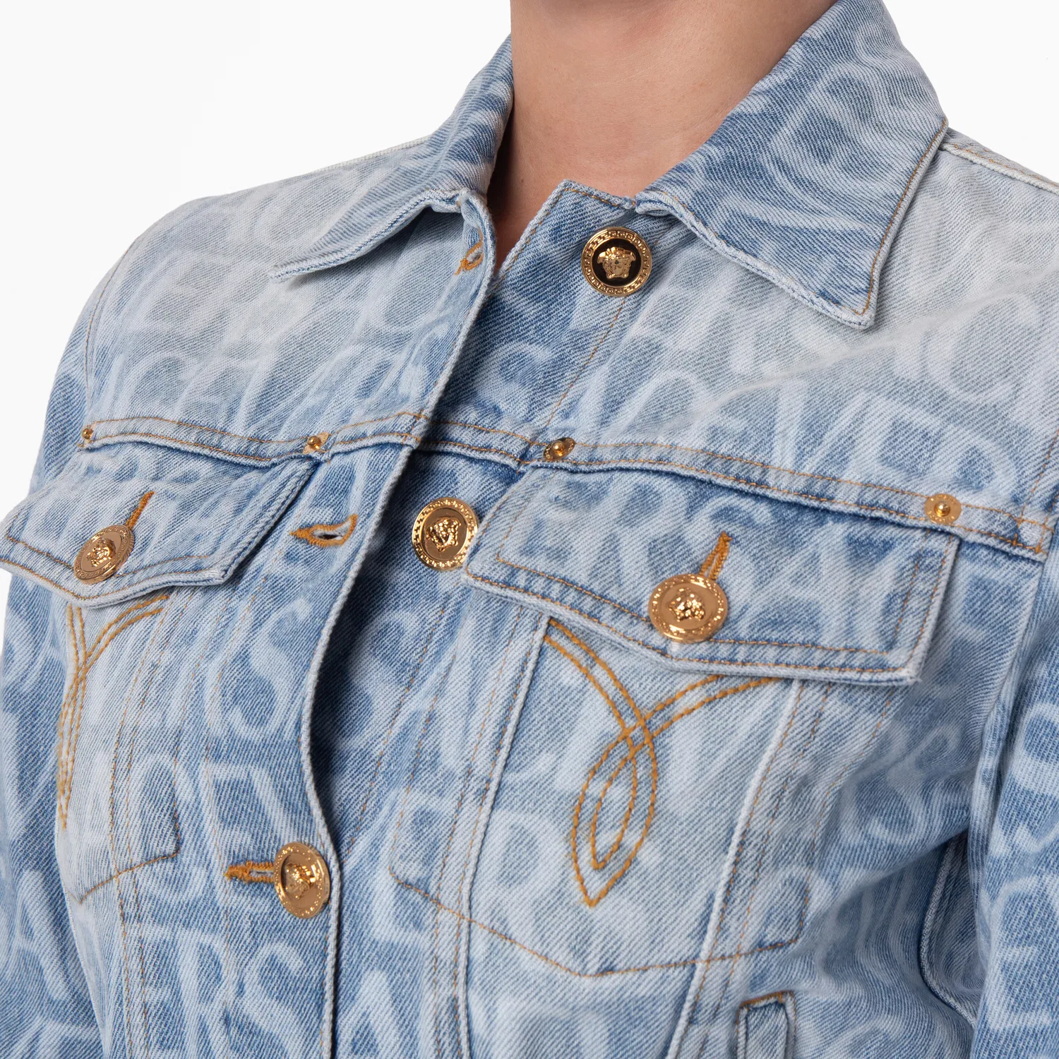 Жакет джинсовый укороченный с длинным рукавом Denim Long-Sleeve Cropped Jacket Versace, Light Blue — фото 2