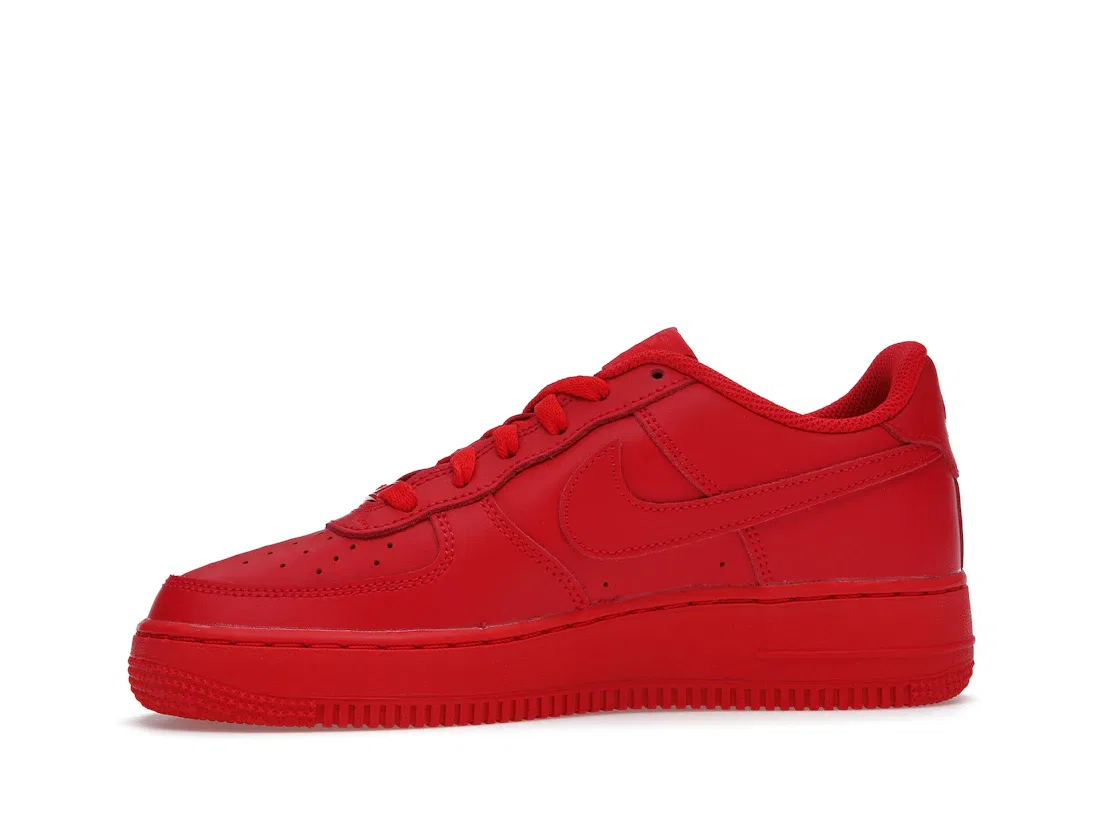 Детские кроссовки с премиальной кожи Nike Air Force 1 Low LV8, University Red / University Red — фото 3