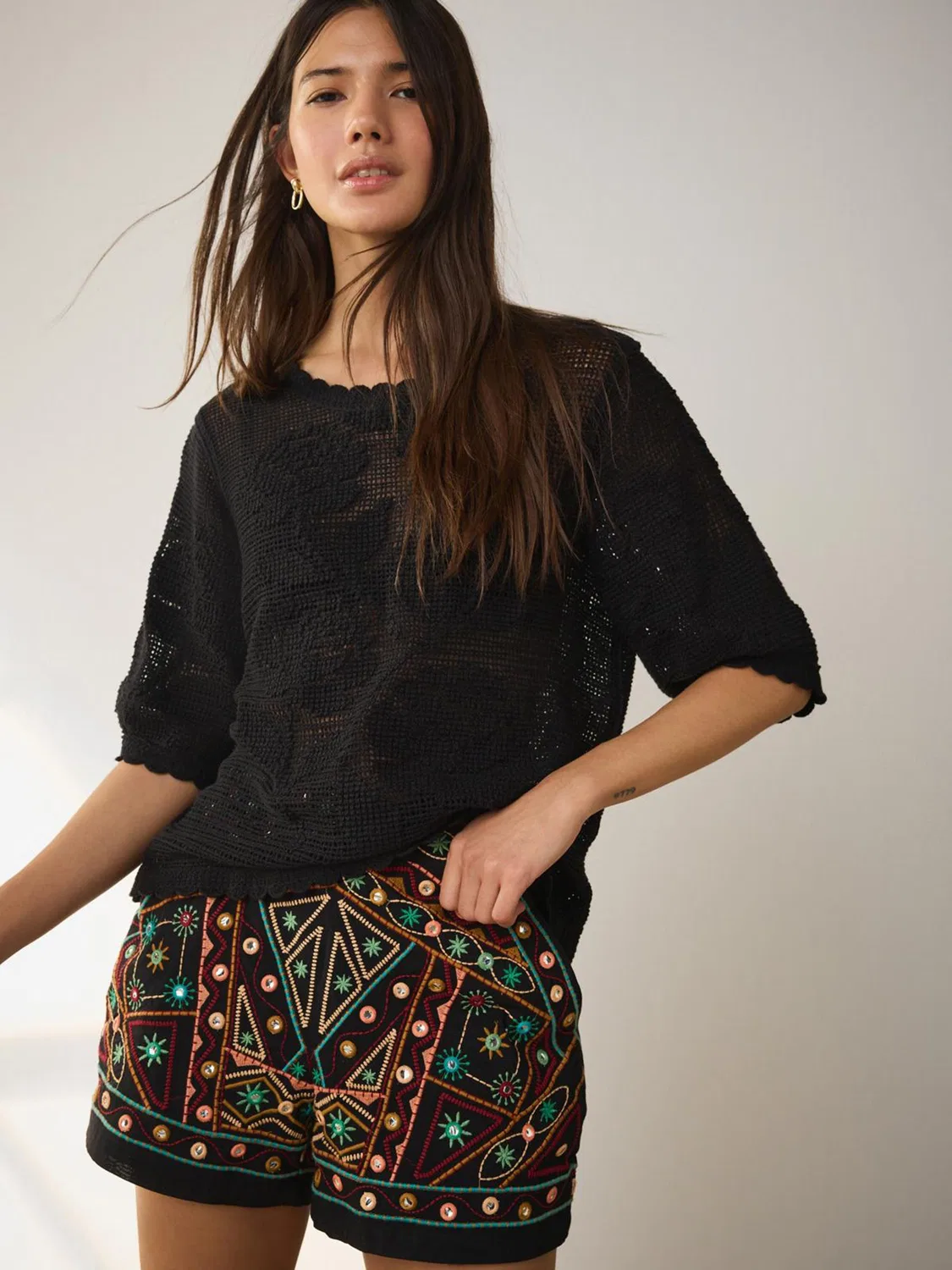 Футболка с цветочным кружевом Next, черный — фото 2
