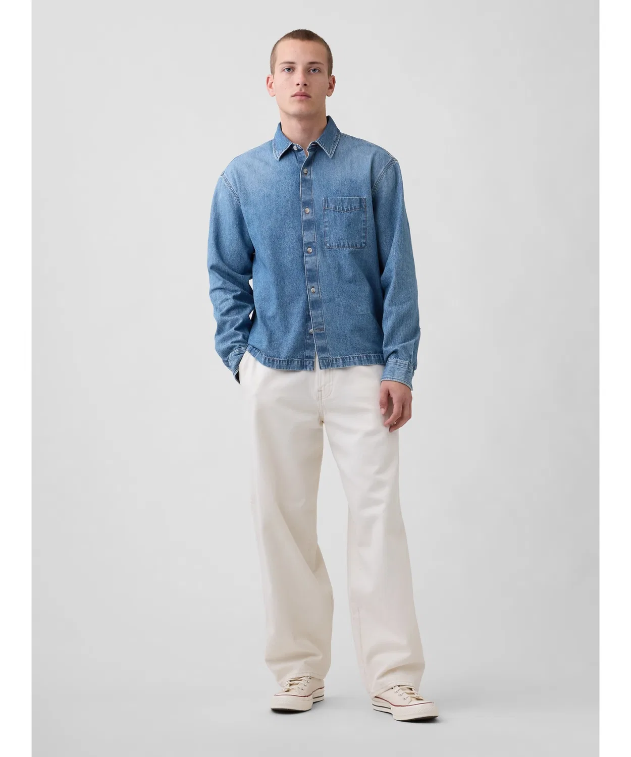 Мужская рубашка из денима свободного кроя с прямой линией низа, модель Straight Hem GAP, Indigo Blue — фото 2