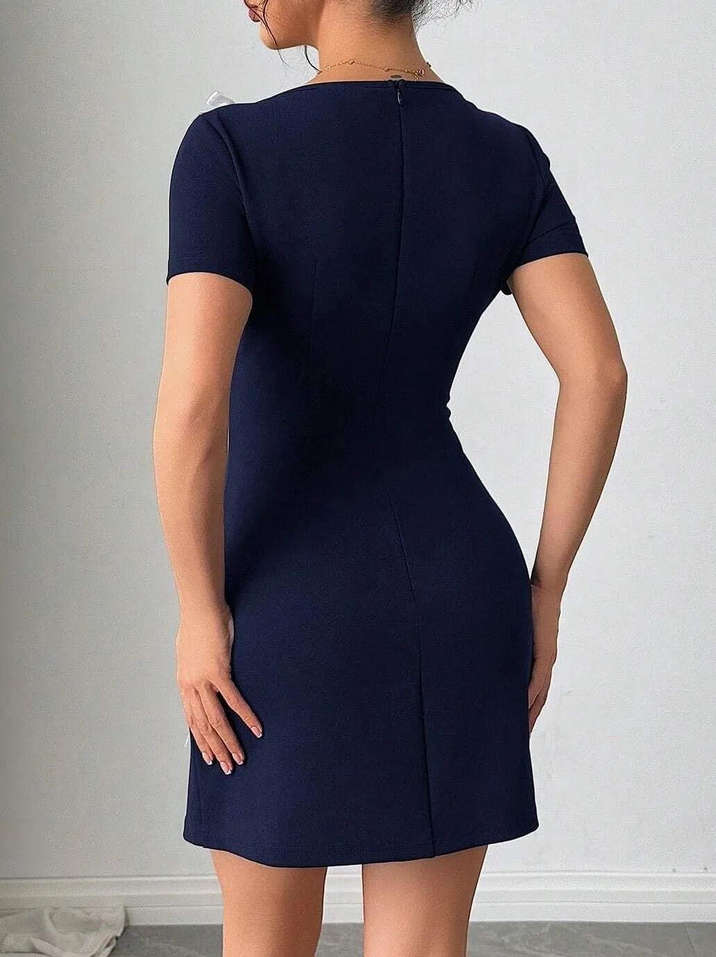Женское облегающее мини-платье с бантом и вырезами, Navy Blue — фото 4