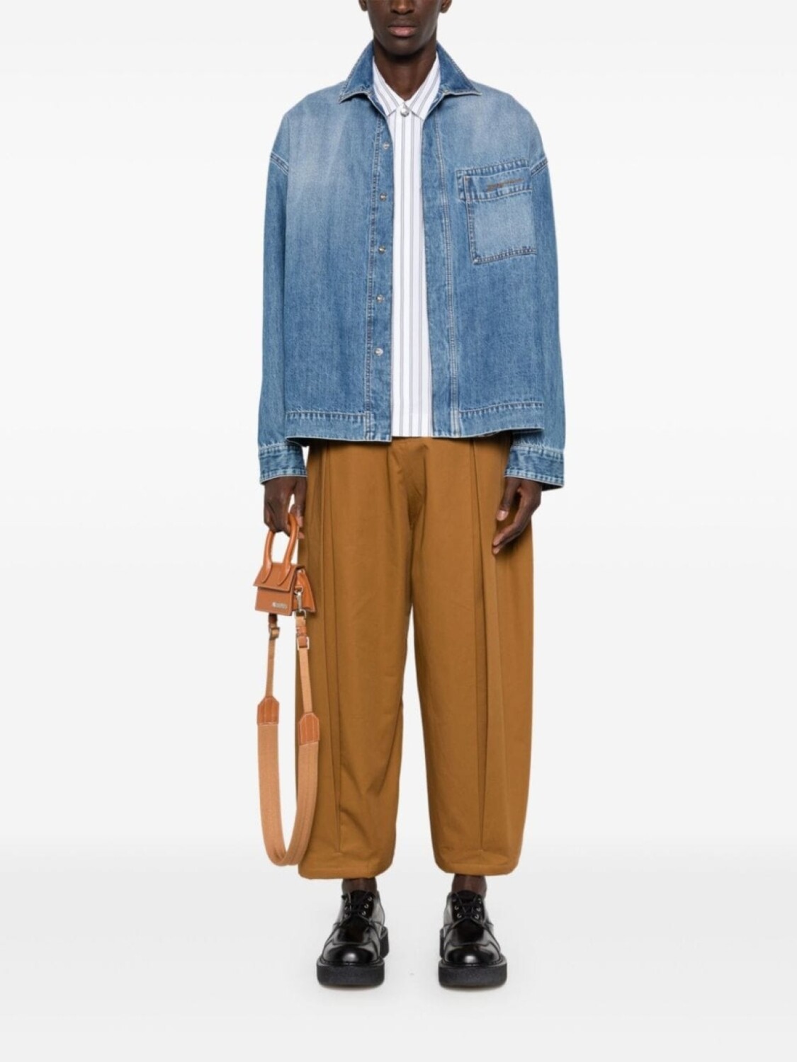 

Jacquemus джинсовая рубашка La chemise с вышитым логотипом, синий