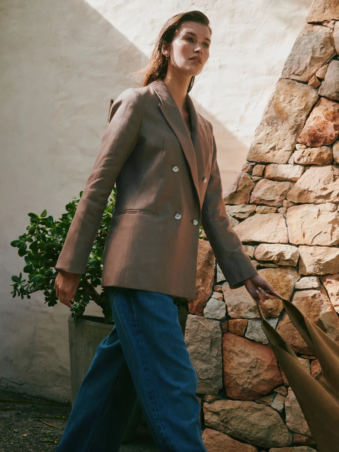 Блейзер двубортный Premium Linen Next, коричневый — фото 2
