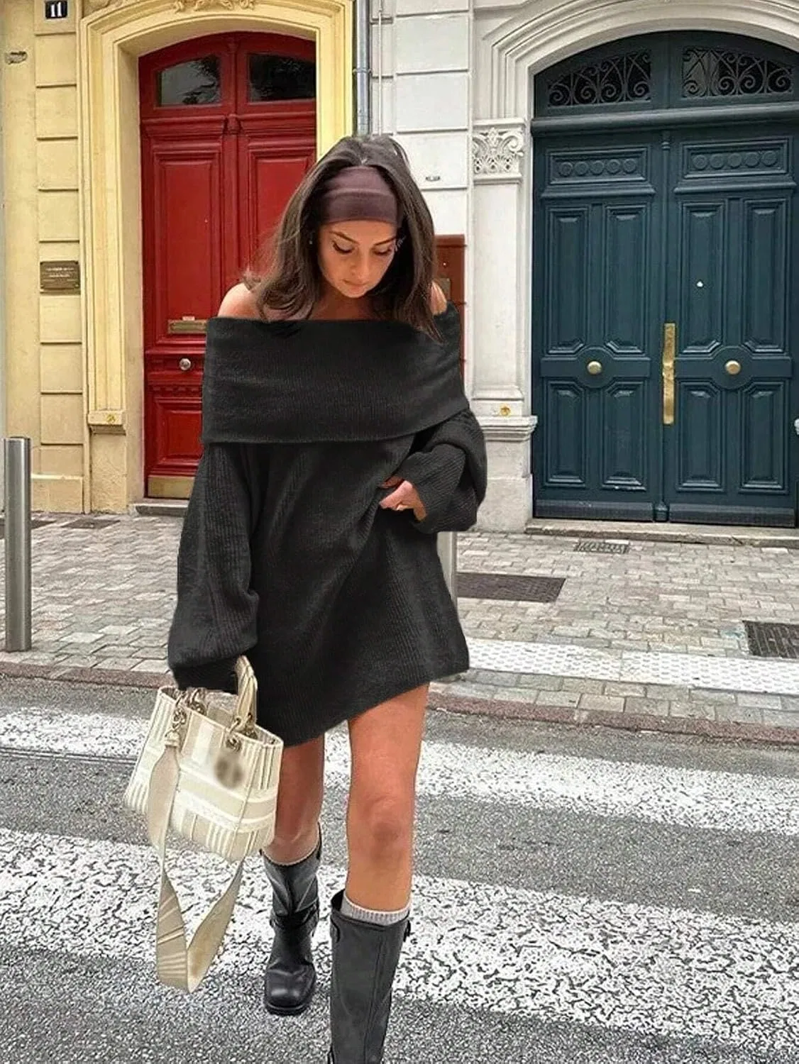 Женское трикотажное платье свободного кроя с асимметричным вырезом, Black — фото 4