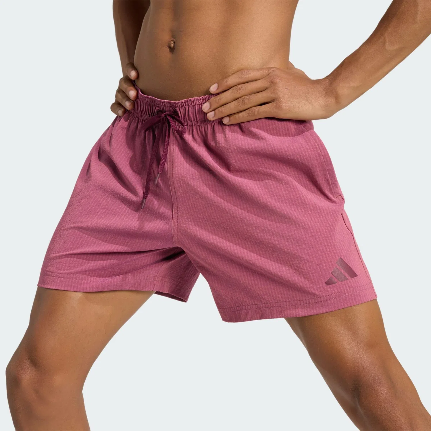Мужские плавательные шорты с иризирующим эффектом IRISIERENDE SEERSUCKER BADESHORTS, 13 CM Adidas, Karminrot — фото 4