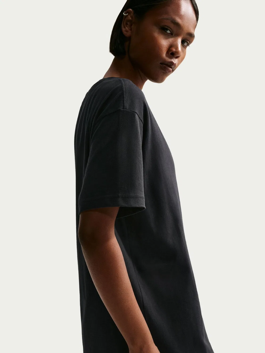 Футболка оверсайз Nike Sportswear Essential, черный — фото 4
