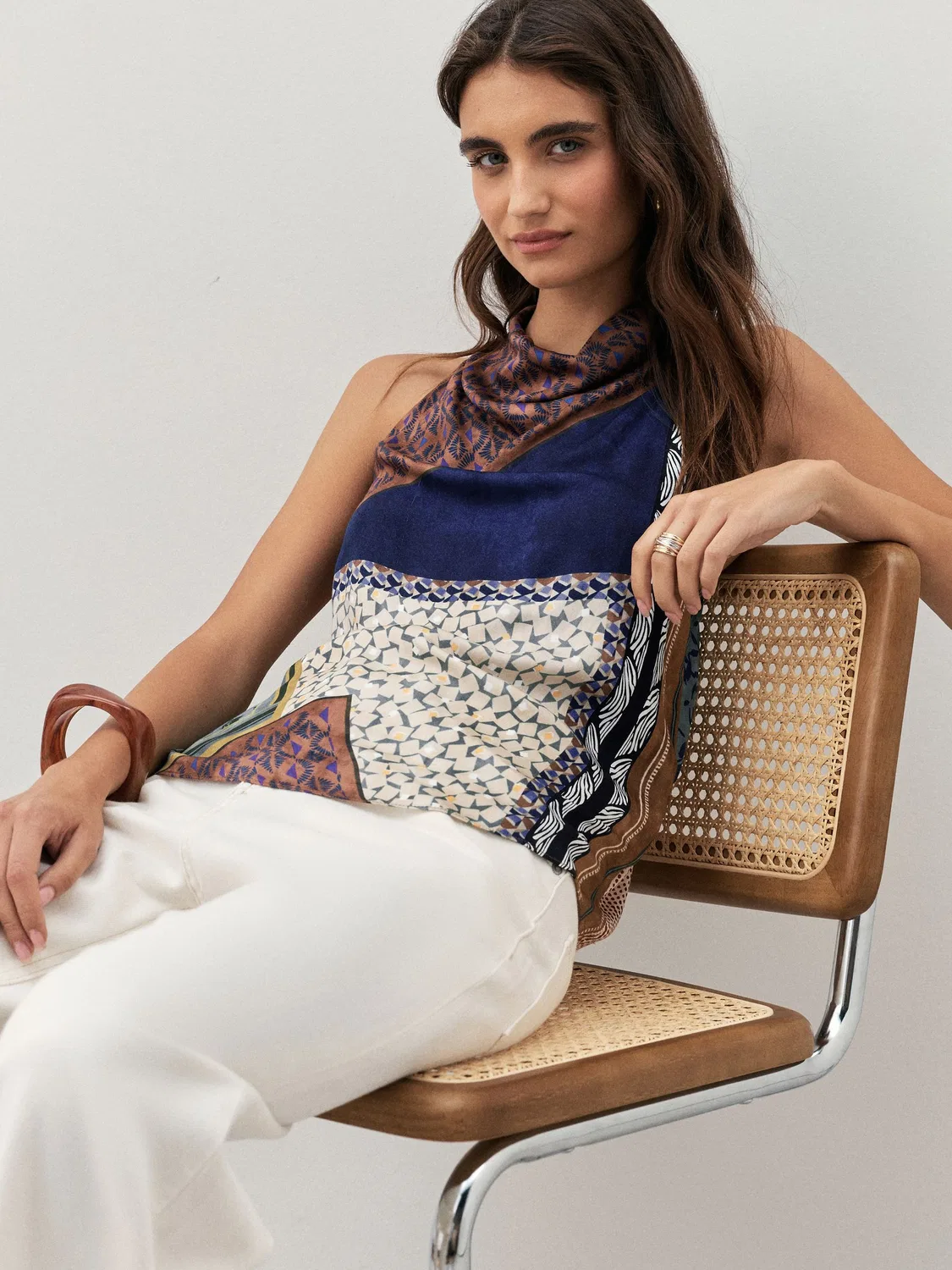 Шарф в стиле пэчворк с принтом N. Атласный топ с лямкой премиум-класса Next, Patchwork Scarf Print