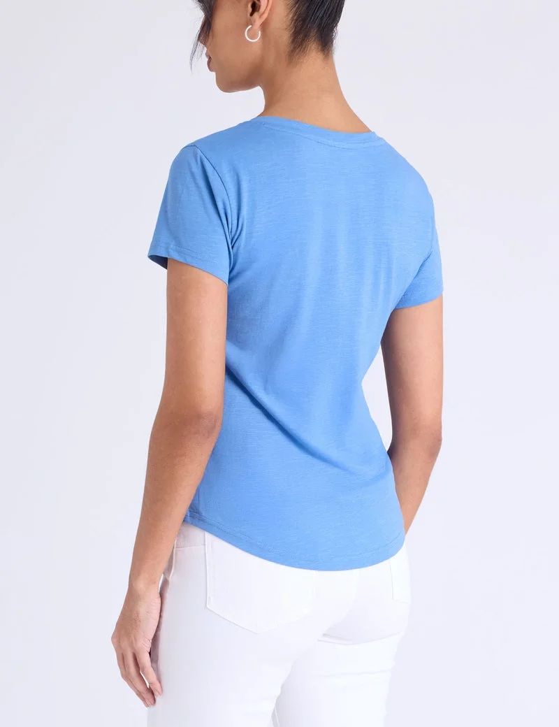 Женская футболка U.S. Polo Assn. Ombre V-Neck Stone Print, синий — фото 2