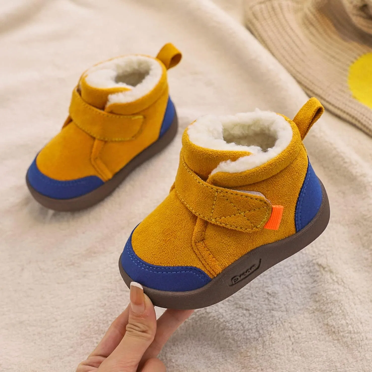 Детские кроссовки для девочек с цветной подошвой, Yellow — фото 2