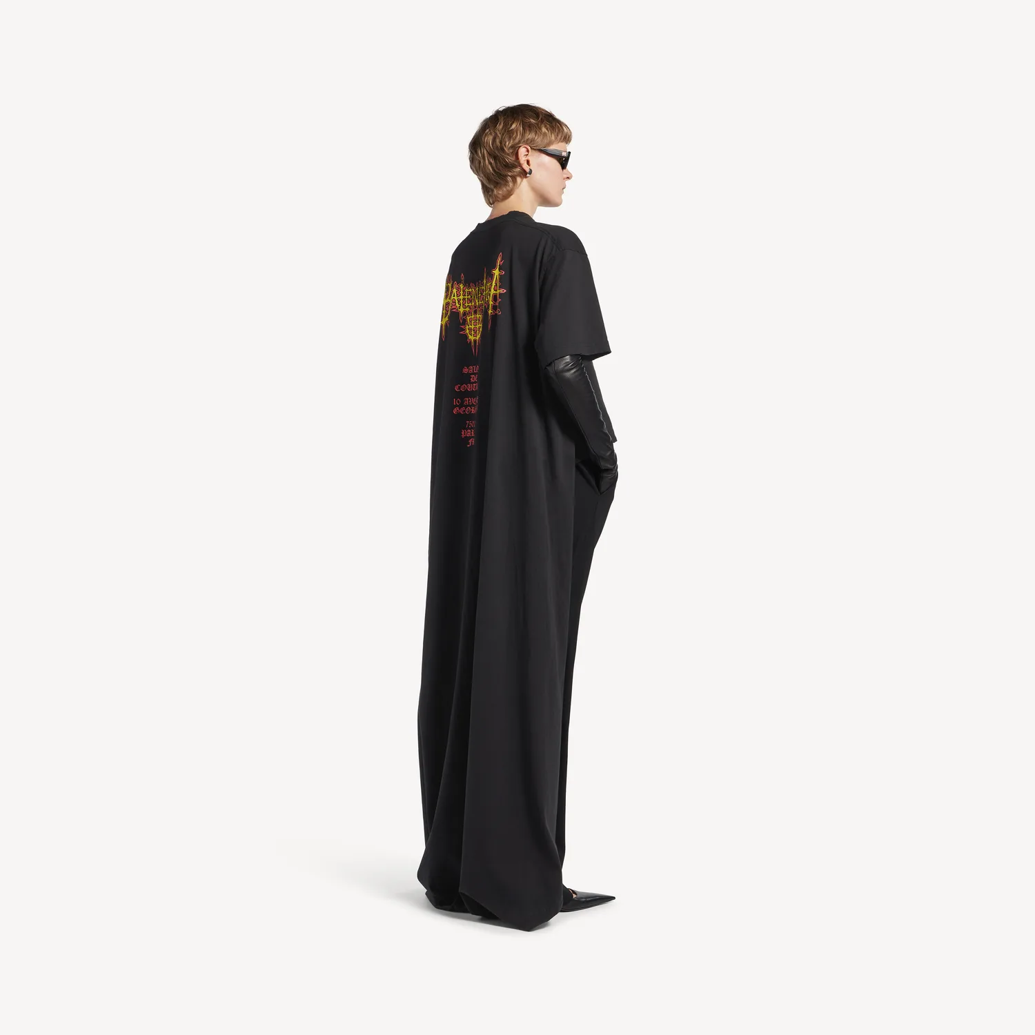 Женская футболка Balenciaga Sacré Cœur Train черного цвета — фото 4