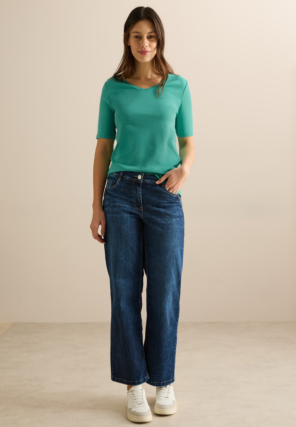 

Базовая футболка V-NECK Cecil, зеленый