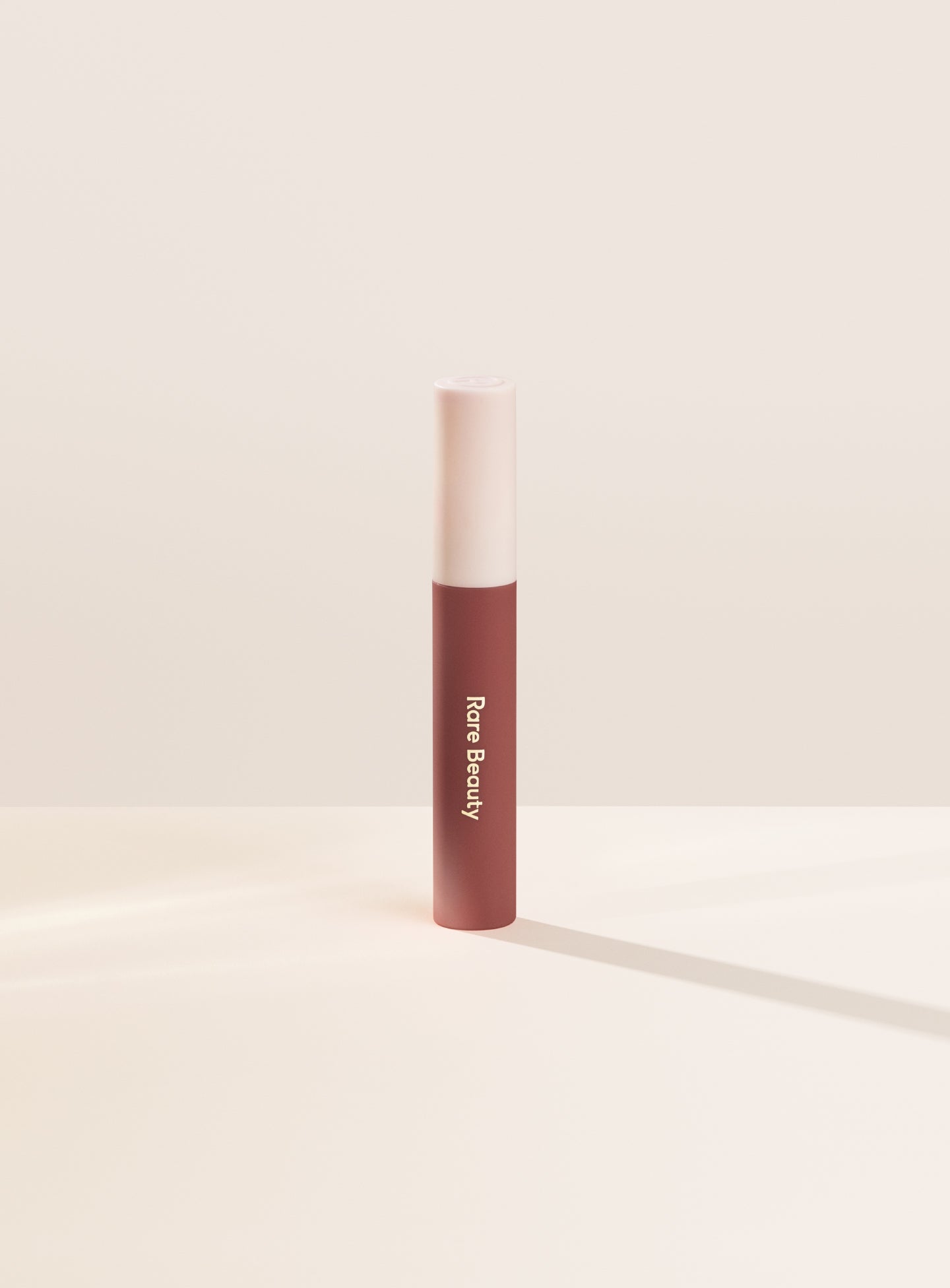 

Матовый крем для губ Lip Soufflé Rare Beauty, цвет fearless/deep mauve rose