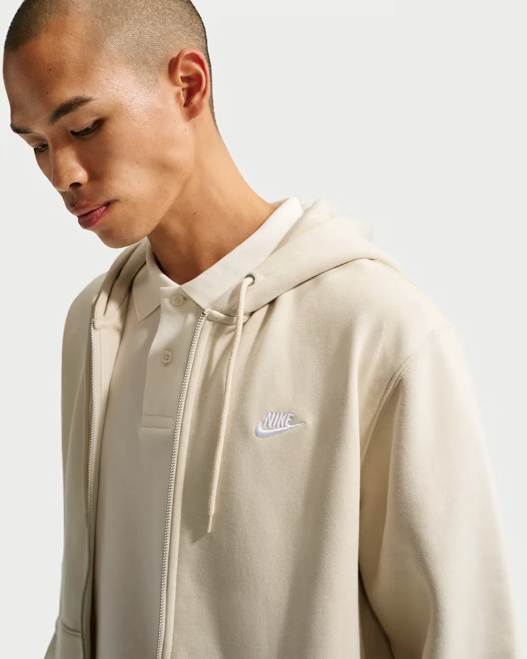 Мужская флисовая толстовка на молнии Nike Club, Light Khaki/Light Khaki/White — фото 3