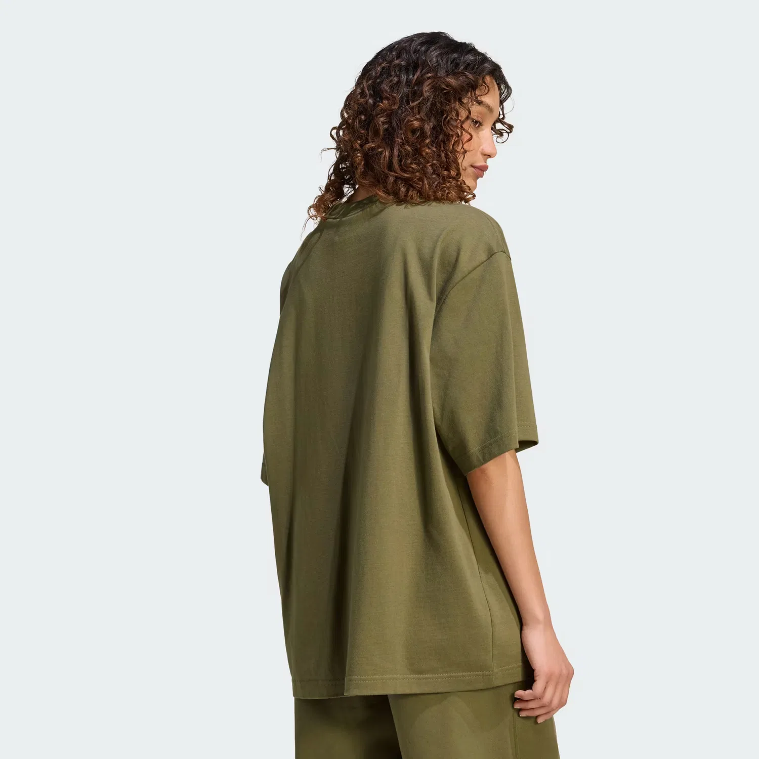 Женская футболка оверсайз Essentials Boyfriend Tee Adidas Originals, Olive Strata — фото 2