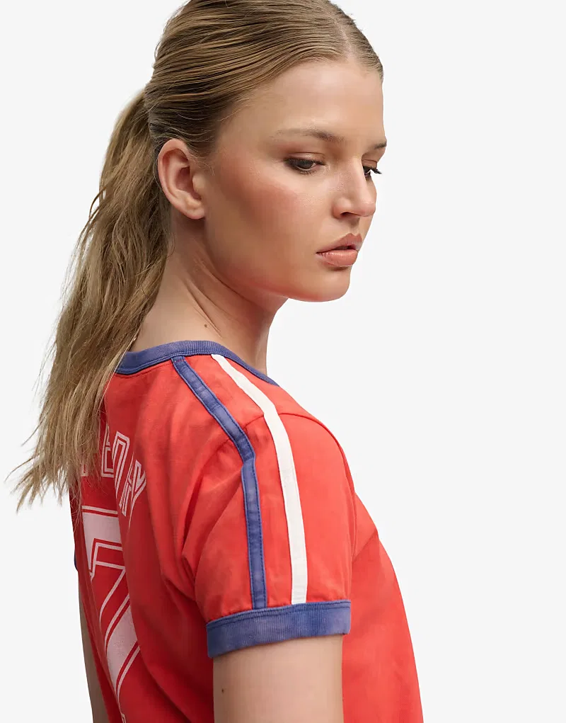 Футболка Superdry Athletic в полоску с изображением футбольного мяча, английской футбольной команды (красный) — фото 4