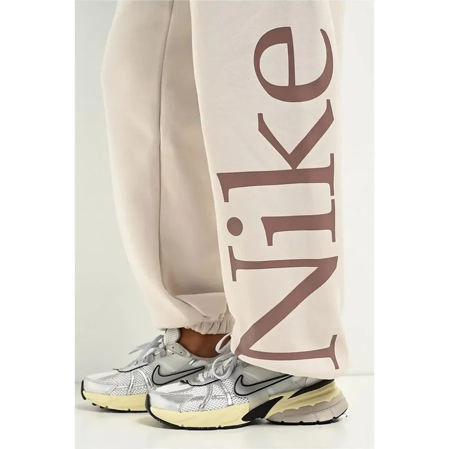 Спортивные штаны женские с высокой посадкой, модель Phoenix Fleece Os Logo, Nike, Бежевый — фото 4