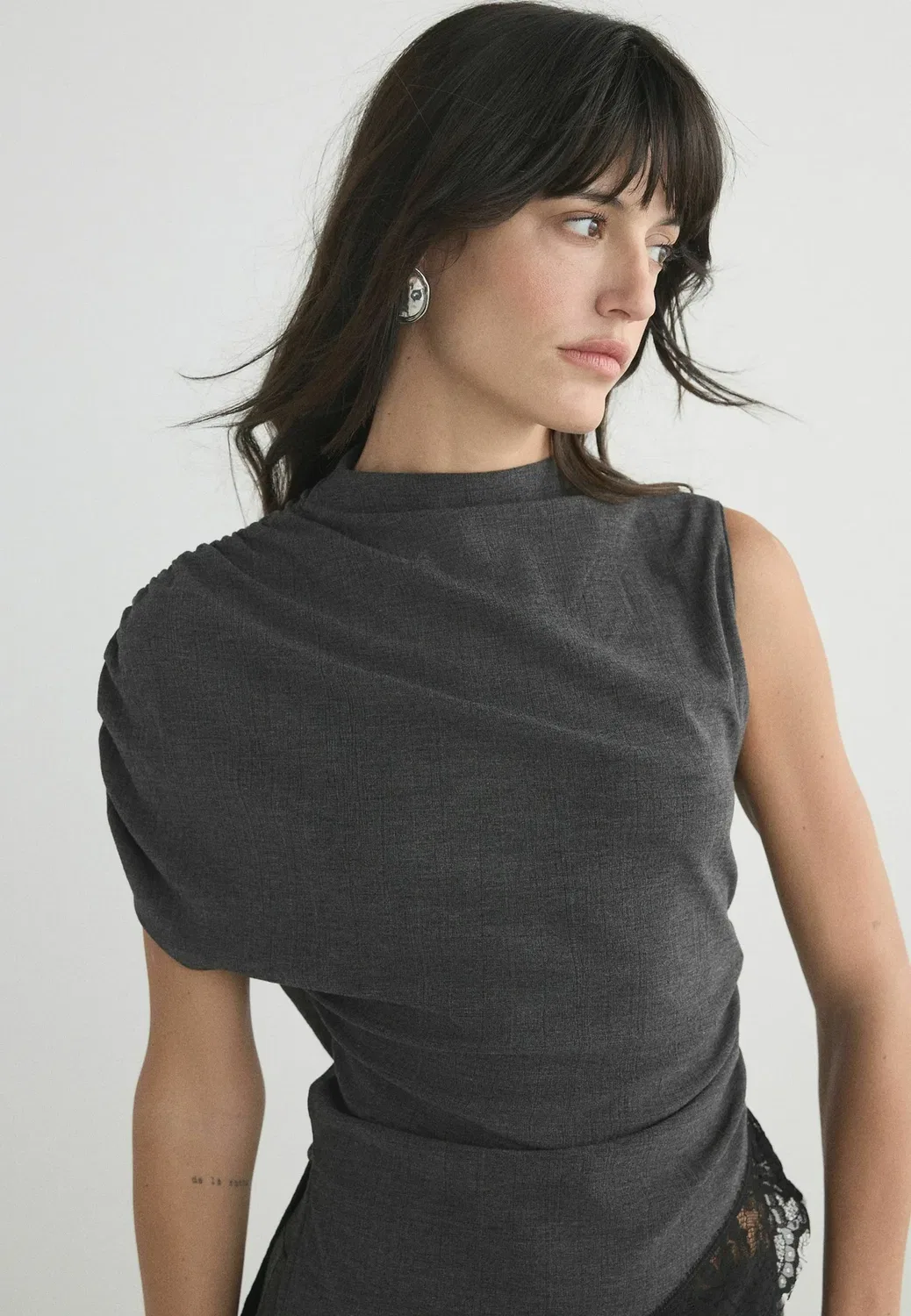 Блузка прямого кроя с асимметричным кружевным подолом и без рукавов Next, Charcoal Grey — фото 3