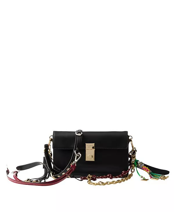 

Небольшая кожаная сумка через плечо с мягким звучанием и подвесками. Prada, черный