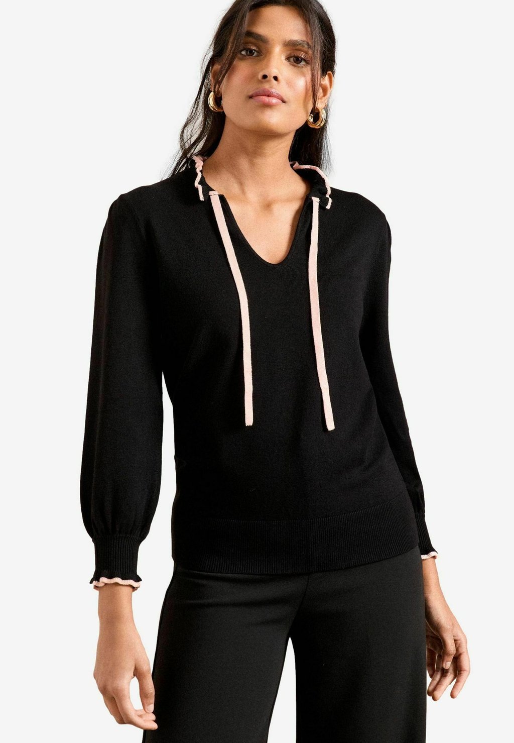 

Джемпер REGULAR FIT - SCALLOP TIE NECK Love & Roses, черный