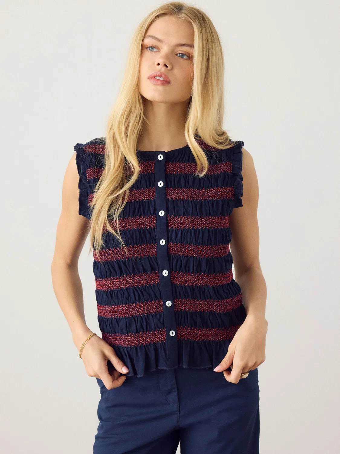 Топ без рукавов с защипами, модель Navy Blue/Red Shirred Sleeveless Button Through Top Next, темно-синий/красный