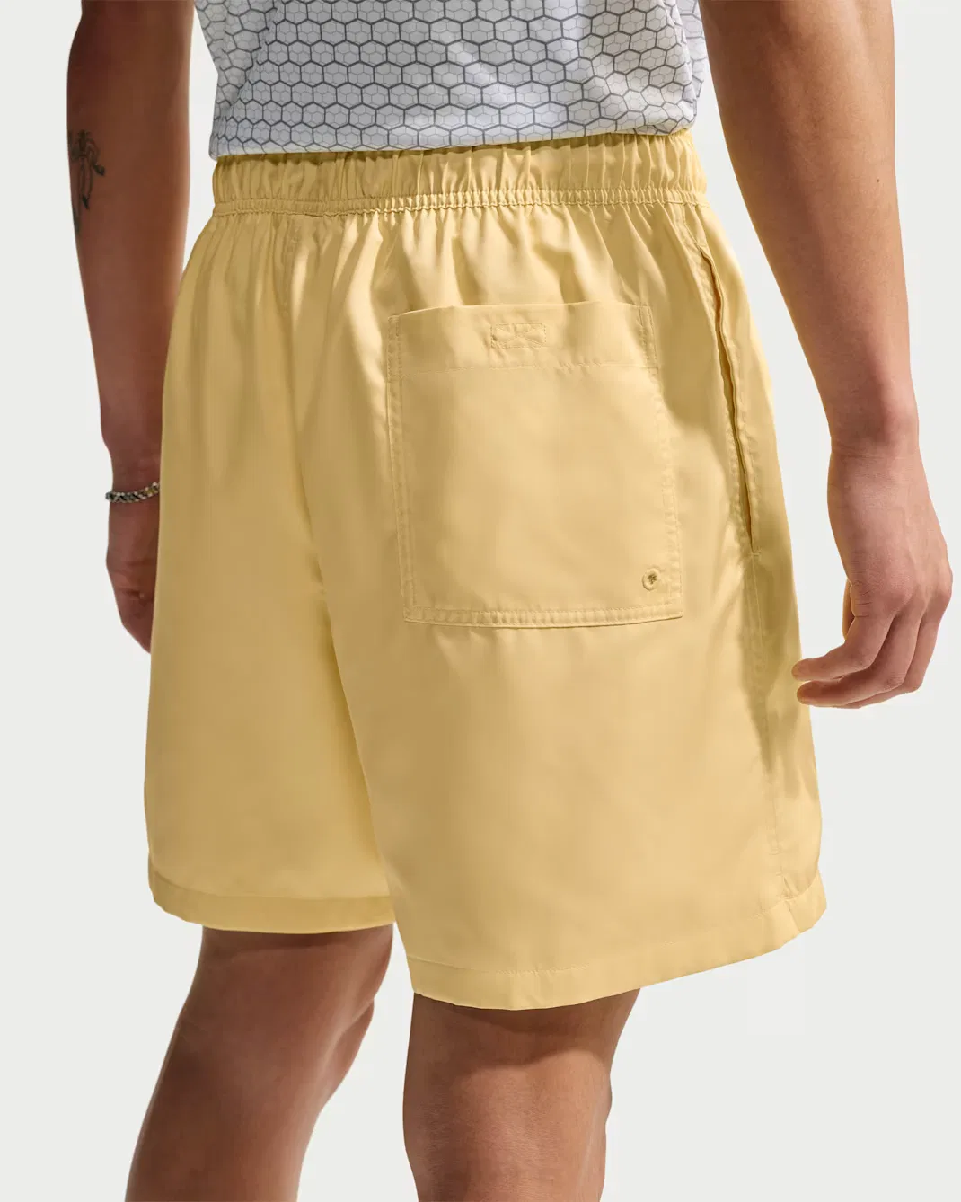 Мужские тканые шорты свободного кроя Nike Club, Soft Yellow/White — фото 3