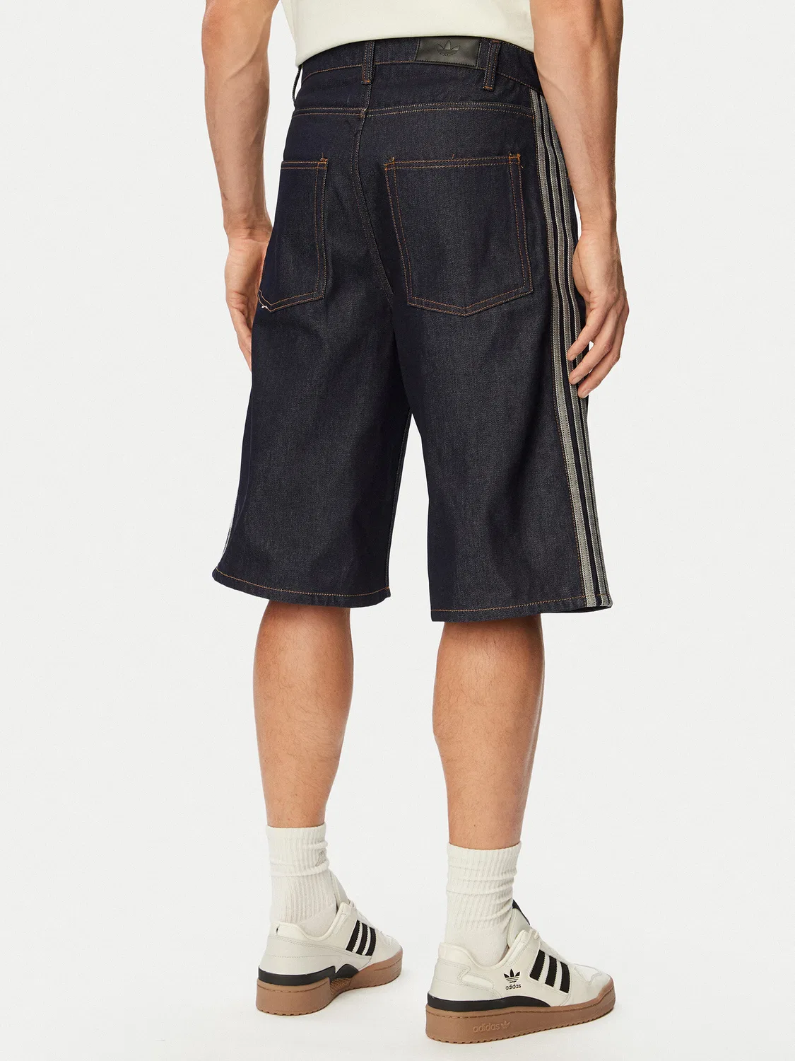 Мужские джинсовые шорты стандартного кроя Firebird Adicolor Jorts Mid-Rise Adidas, темно-синий — фото 3