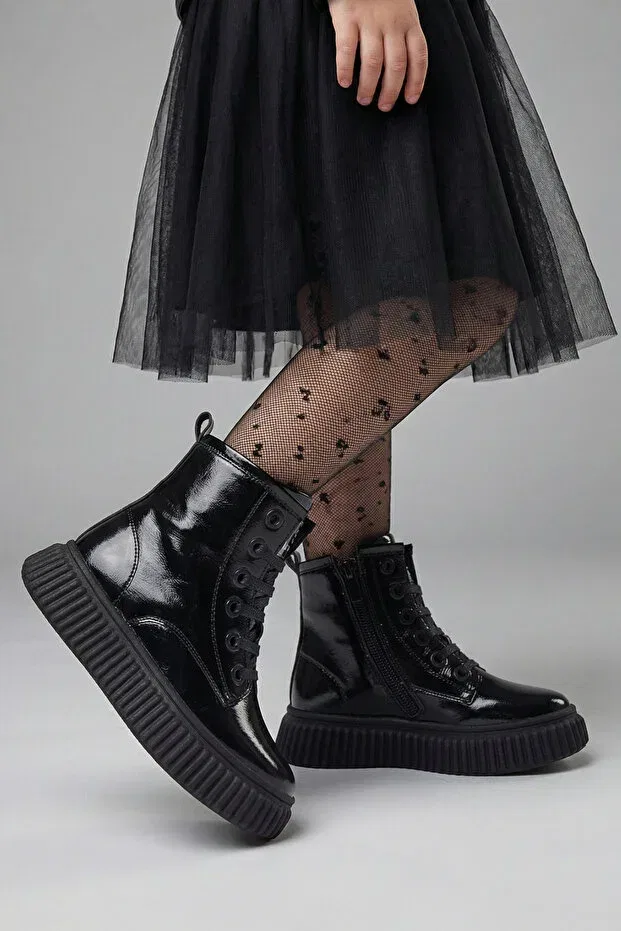 Детские ботинки для девочек на шнуровке Lilly Kids A More, Black — фото 2