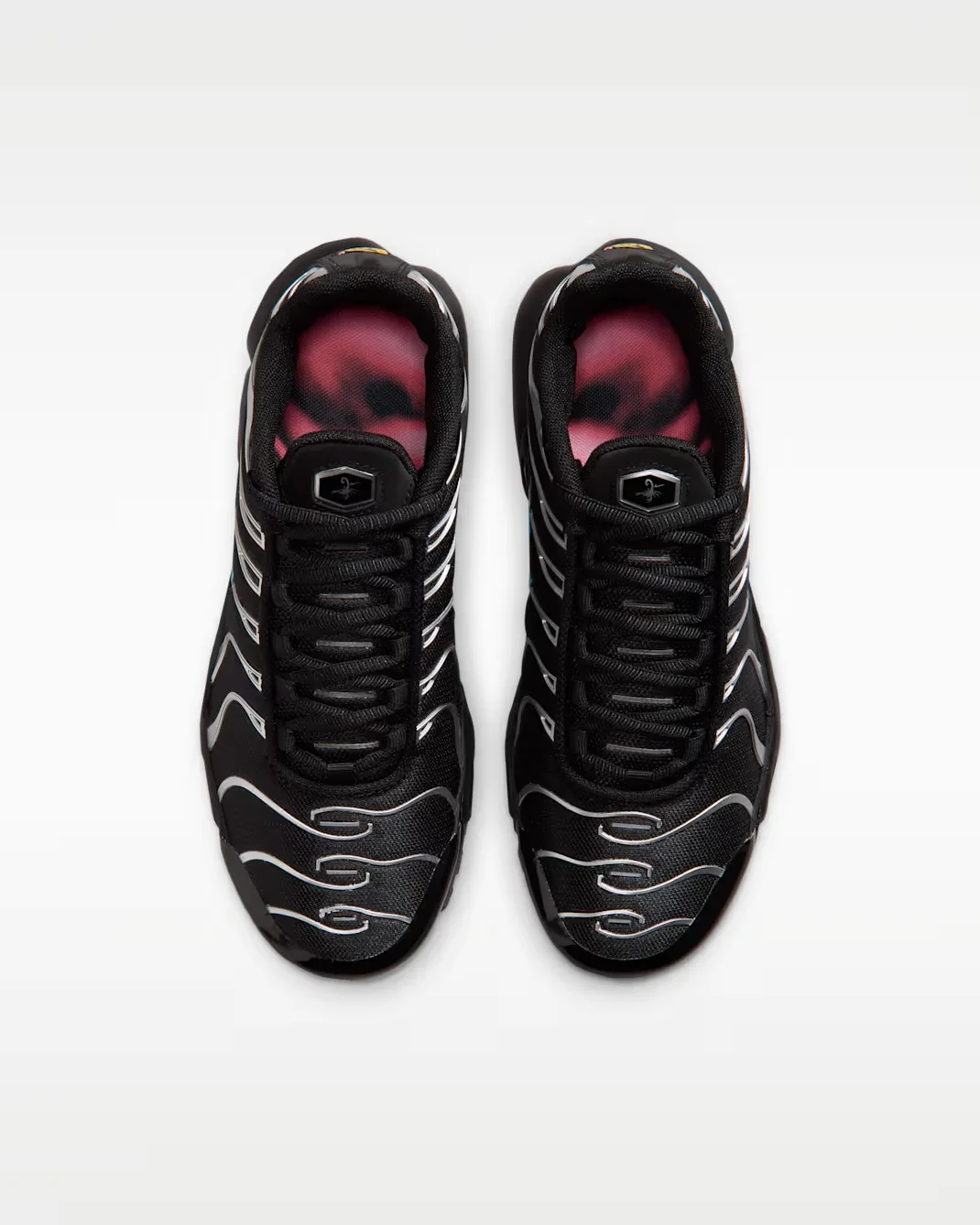 Кроссовки подростковые Nike Air Max Plus SE, черный/серебристый — фото 3