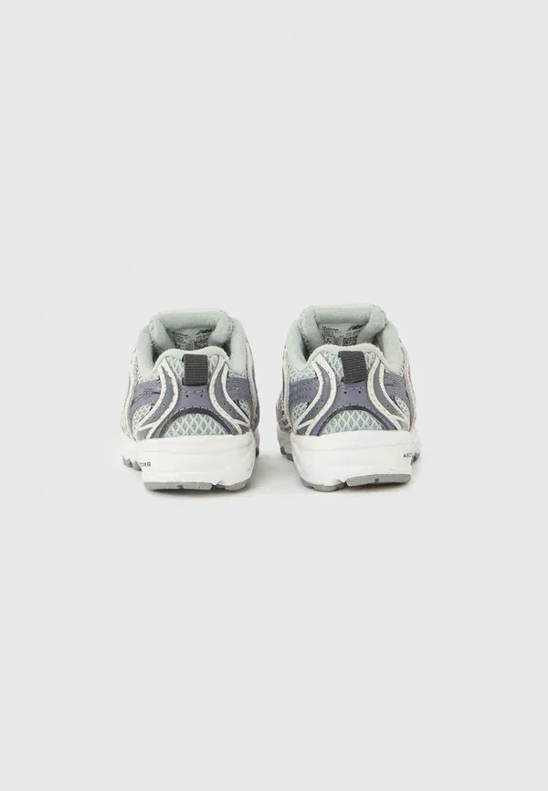 Кроссовки Leather and Textile 530 New Balance white, серый — фото 3