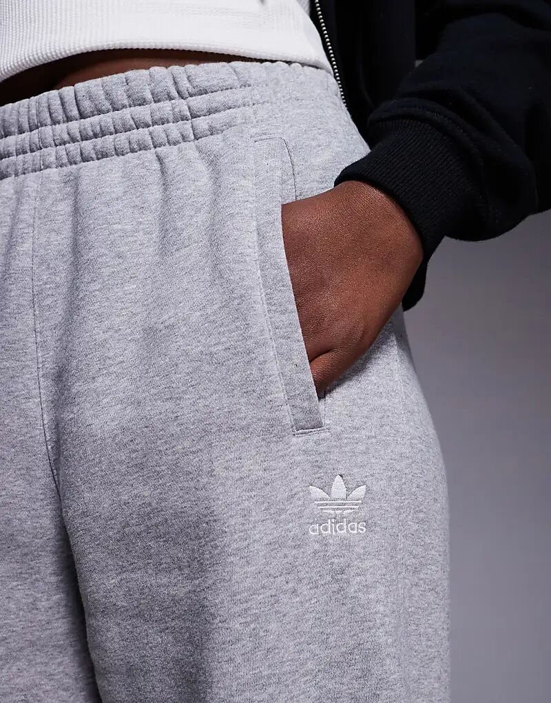 Джоггеры Adidas Originals Trefoil Essential серого цвета — фото 2