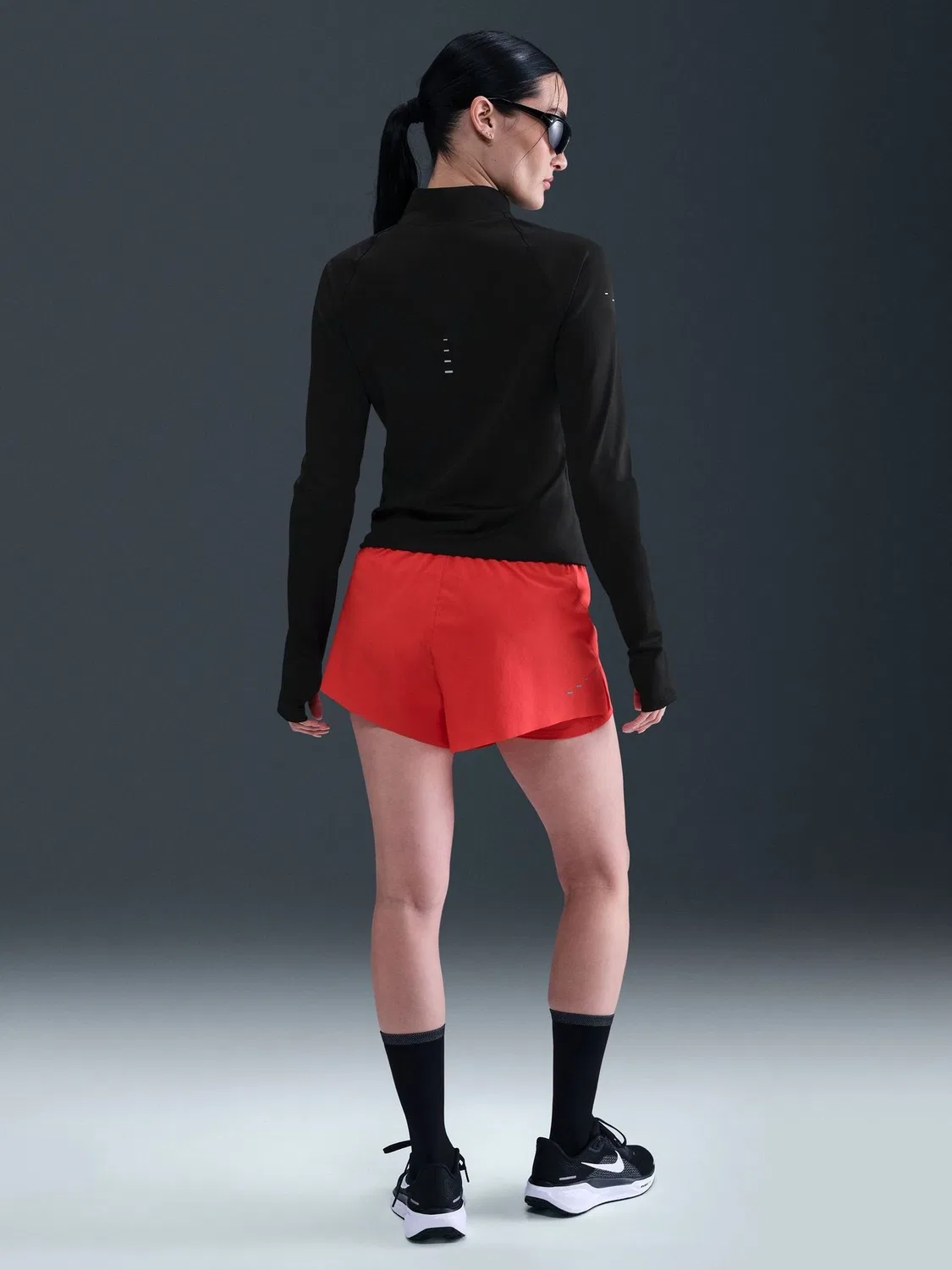 Футболка с длинным рукавом Nike Swift Dri-FIT, черная — фото 2