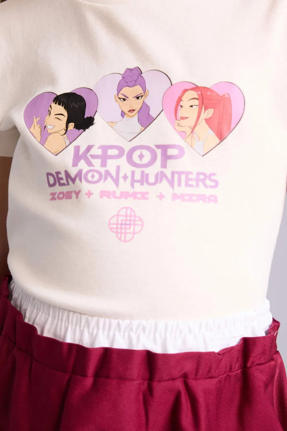 Футболка с принтом Kpop - Demon Hunters Defacto, экрю — фото 4