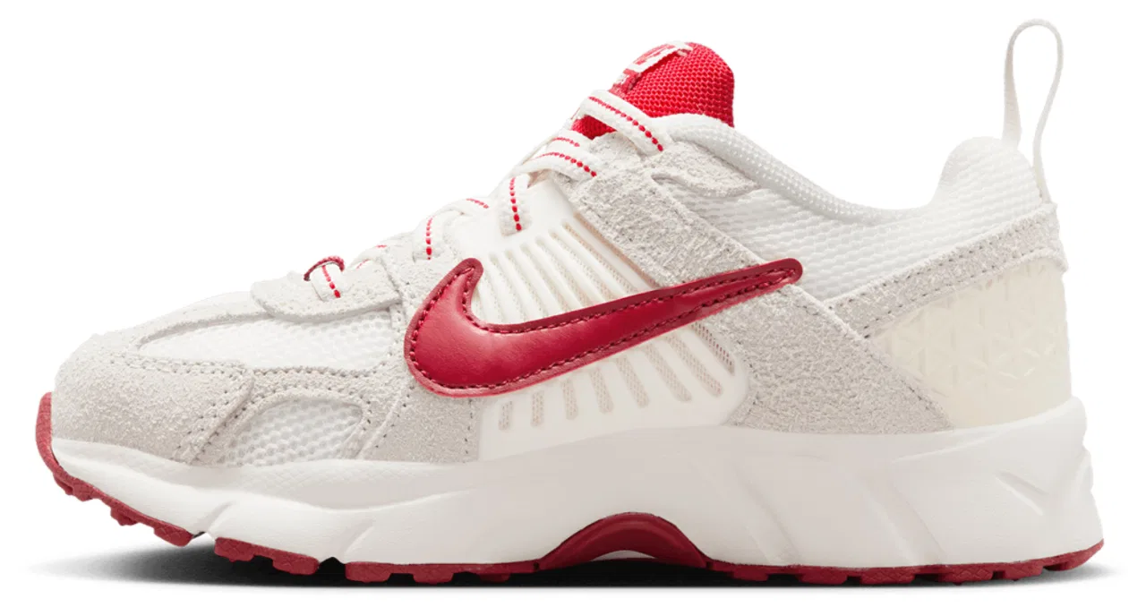 Детские кроссовки для мальчиков с дышащим верхом Nike Vomero 5 SE, University Red/Team Crimson/Sail — фото 2