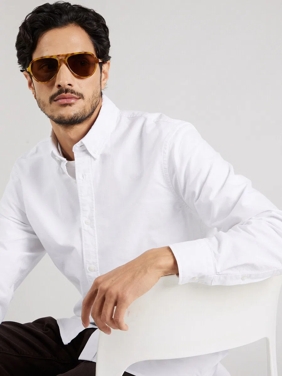Рубашка LEVI'S Regular fit на пуговицах, модель «Authentic Button Down Shirt», белого цвета — фото 2