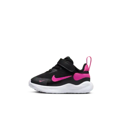 

Кроссовки Nike Revolution 7, цвет Black/White/Hyper Pink