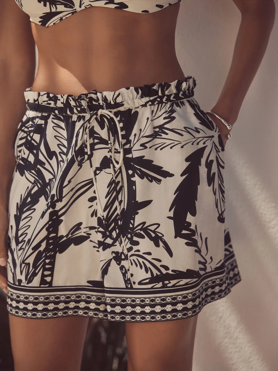 Шорты с завышенной талией Summer Beach Next, Black/Cream Palm