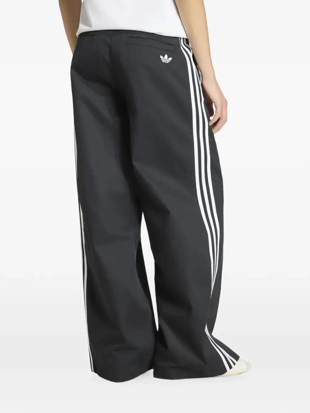 Брюки строгого кроя с боковыми полосками Adidas, черный — фото 2