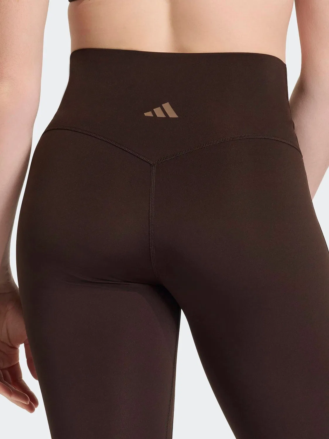 Леггинсы с расклешенными штанинами adidas 3-Stripes Studio All Me Flare X-Over, темно-коричневый — фото 4