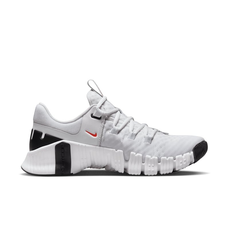 

Кроссовки Nike Wmns Free Metcon 5, белый/черный/красный (Размер 35.5 RU)