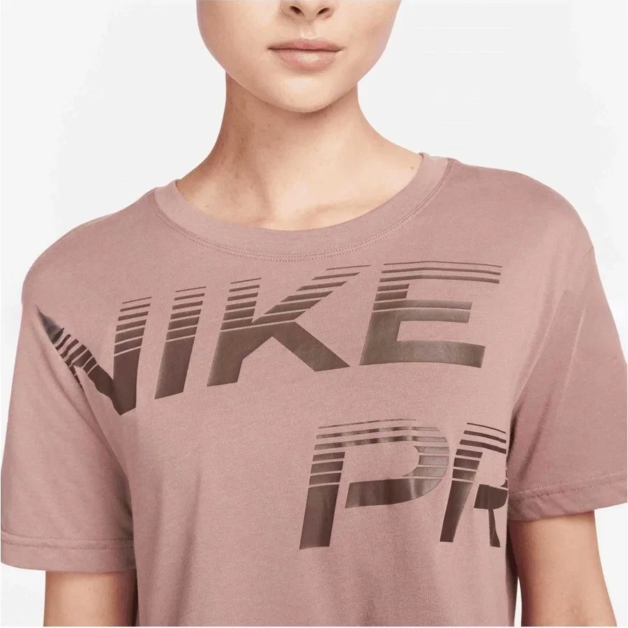 Женская футболка с коротким рукавом и принтом Pro Dri-Fit Graphics Cropped Training Short-Sleeve Nike, Коричневый — фото 4