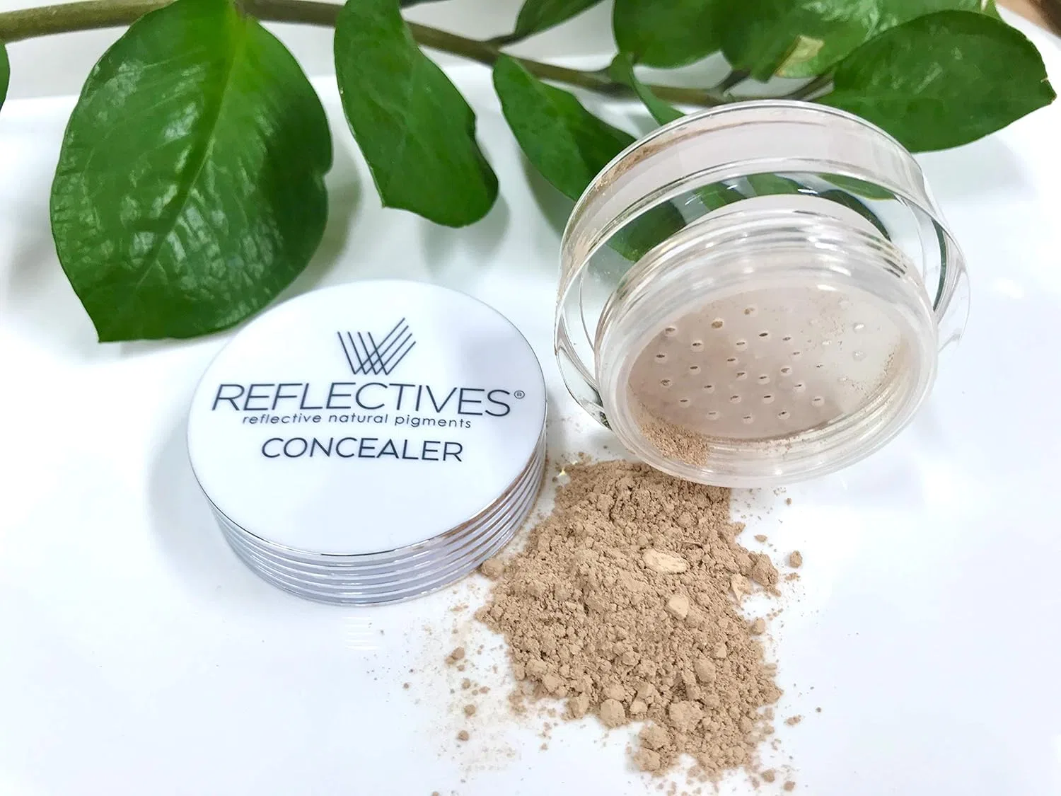 Минеральная пудра-консилер Reflectives 4 г Neutral - Lightly Tanned Reflectives Reflective Natural Pigments, Neutral - Slightly Tanned — фото 2