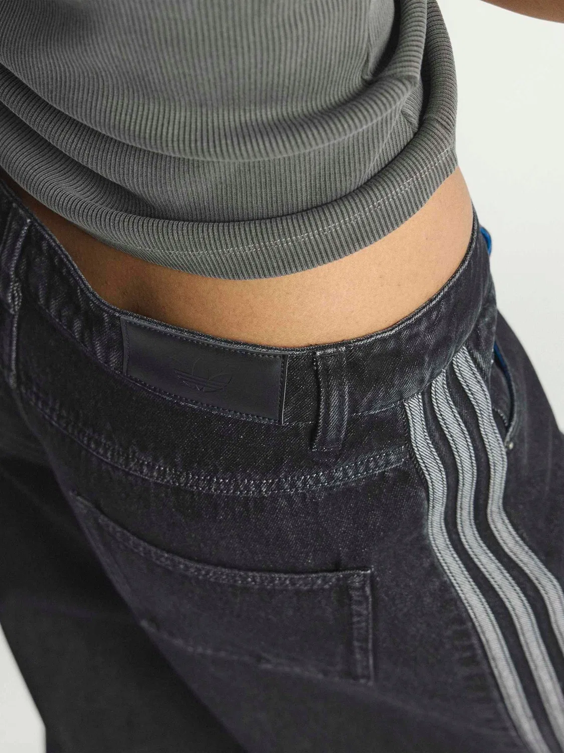 Трек-брюки Firebird Denim, adidas Originals, черный — фото 2