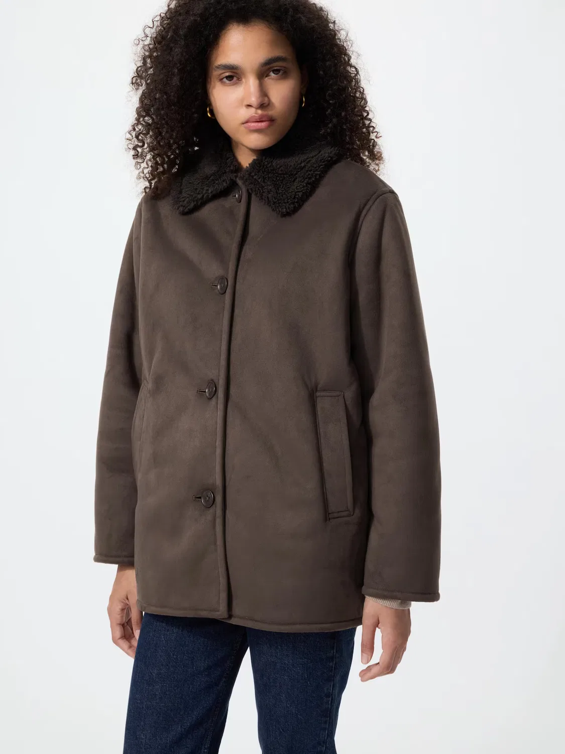Пальто Uniqlo, полушерстяное из шерсти боа, мягкое и ворсистое, бежевый — фото 3