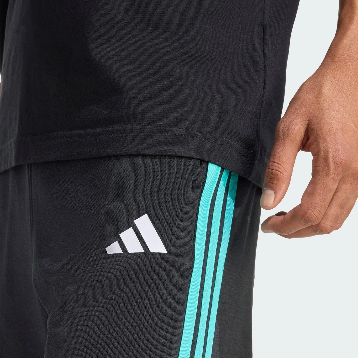 Мужские шорты с утяжкой MERCEDES - AMG PETRONAS FORMEL 1 TEAM DNA SHORTS Adidas, Schwarz — фото 4