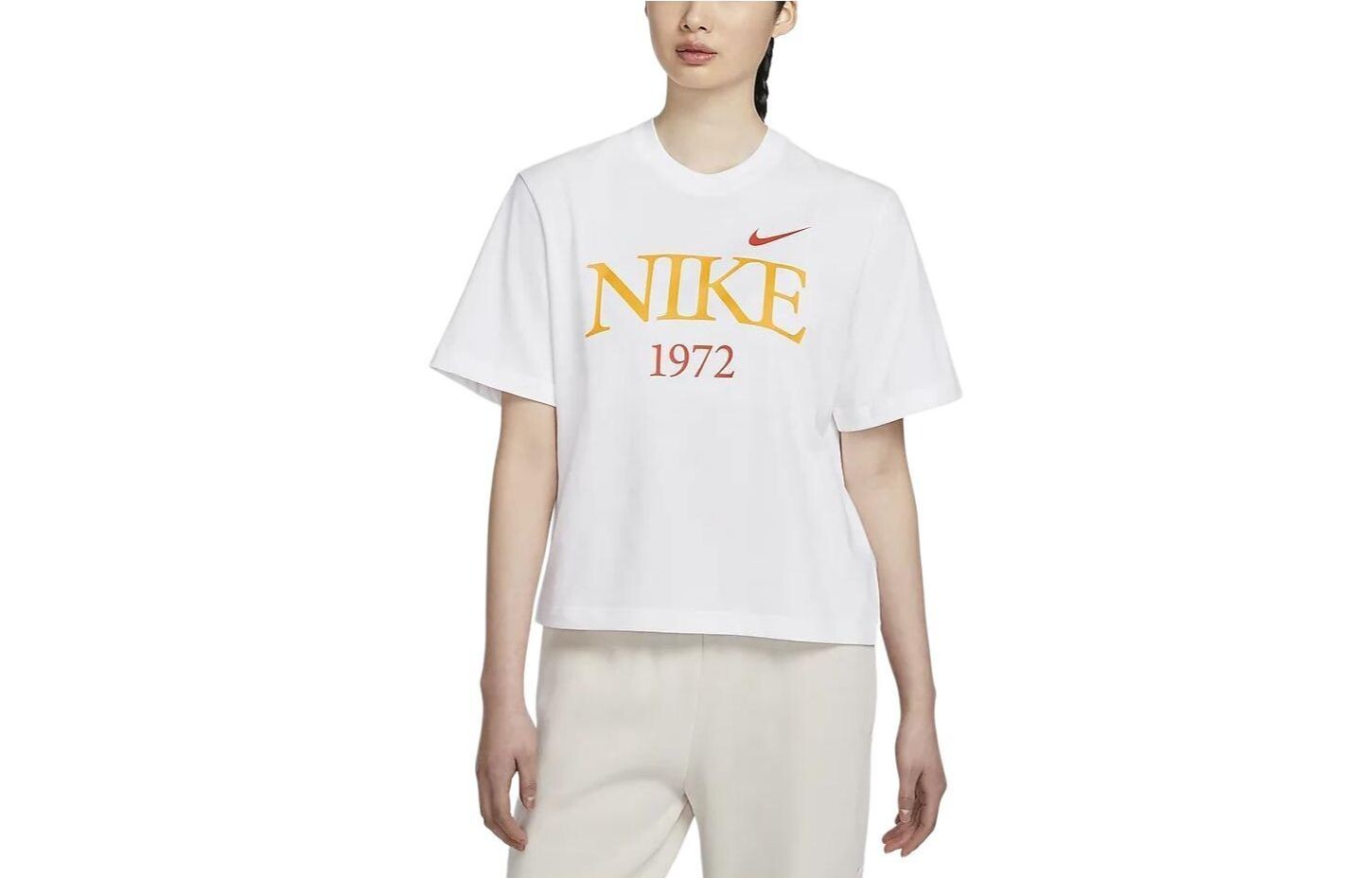 

Футболка Sportswear Classics женская белая Nike